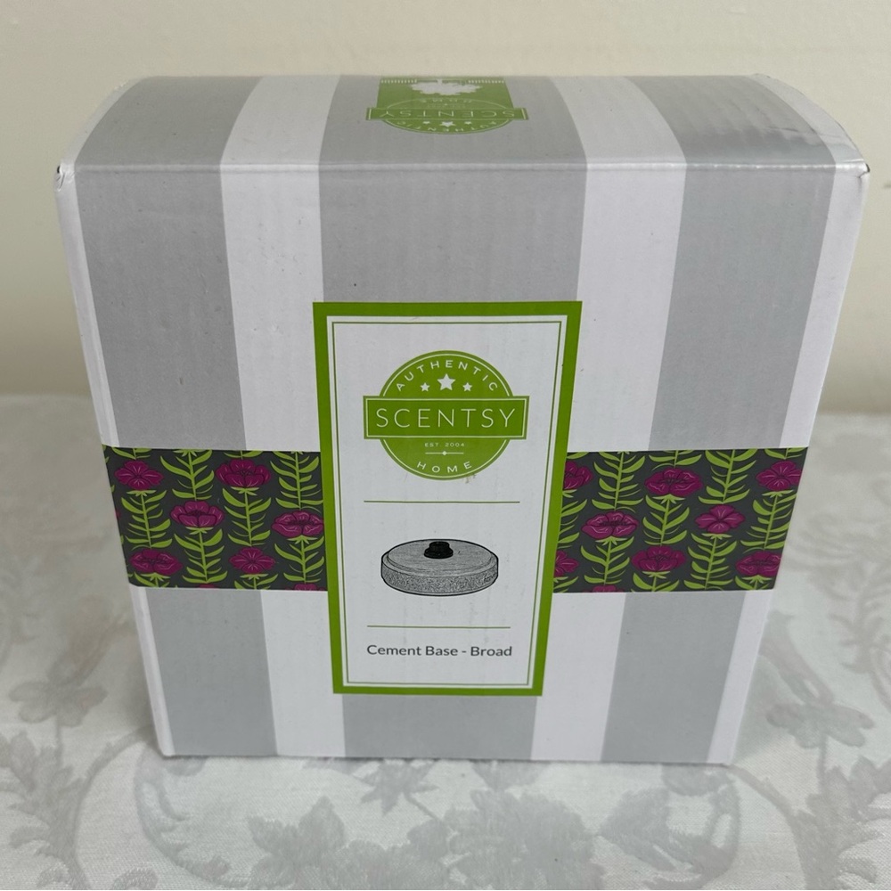 Scentsy White Decorative Cement Base